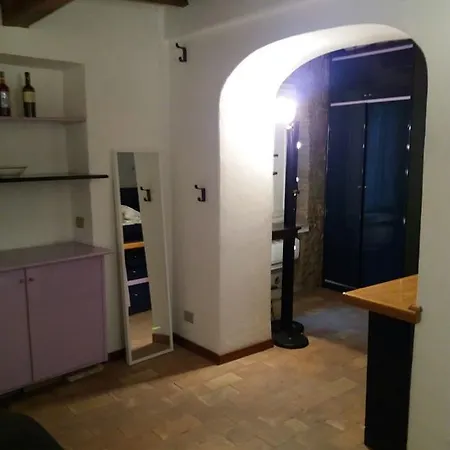 Piazza Di Pietra Apartment *