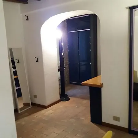 Apartment Piazza Di Pietra Rome