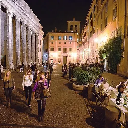 Apartment Piazza Di Pietra Rome