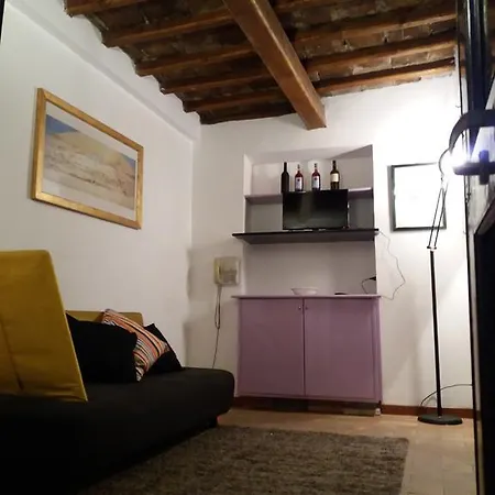 Piazza Di Pietra Apartment
