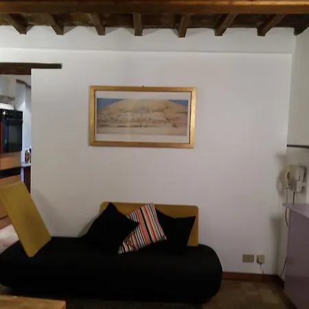Piazza Di Pietra Apartment