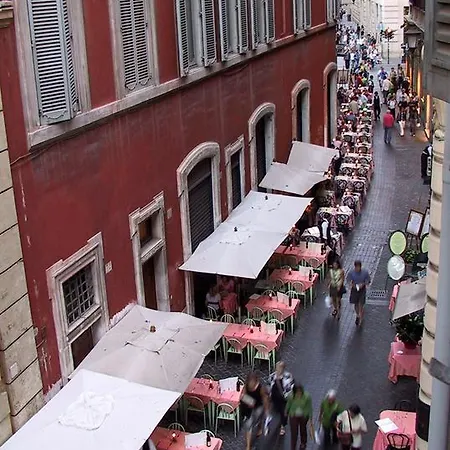 Piazza Di Pietra *